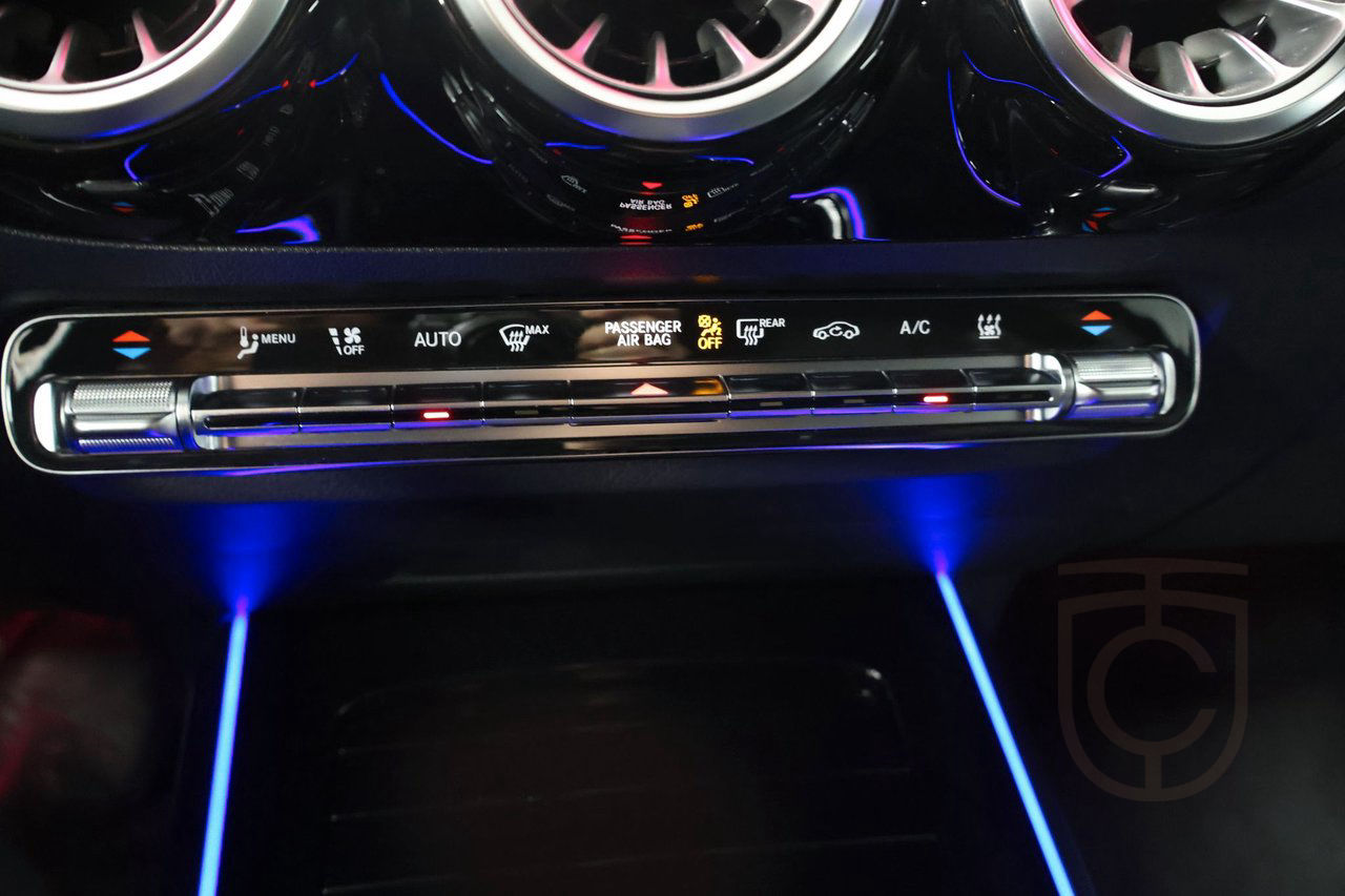 Mercedes-Benz EQA 300 4MATIC AMG PREMIUM NIGHT KEYLESS LED