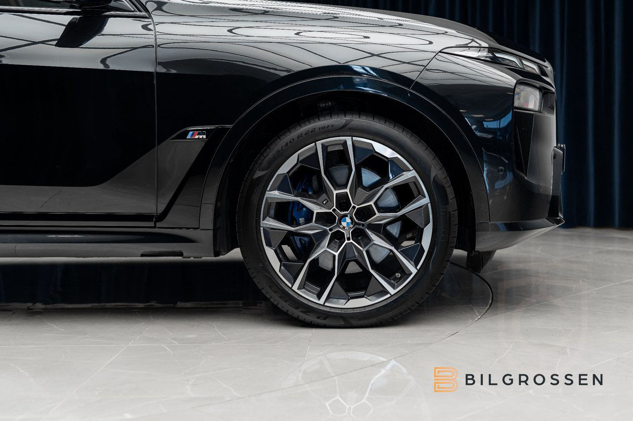 BMW X7 M60i