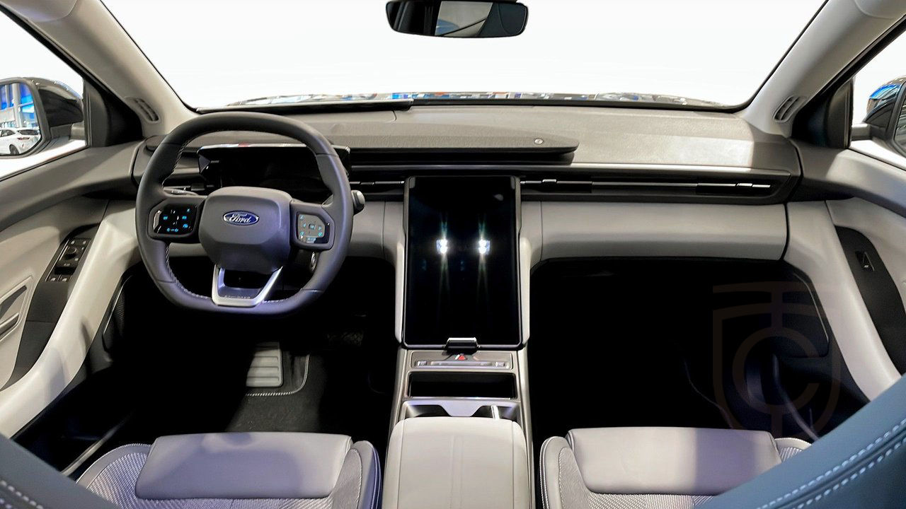 Ford Explorer Long Range RWD