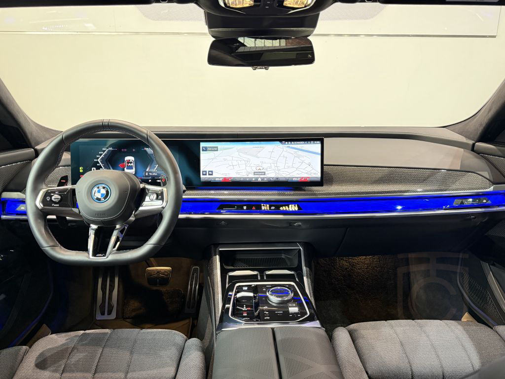 BMW M760e xDrive Lounge Seating Sky Lounge M Perform