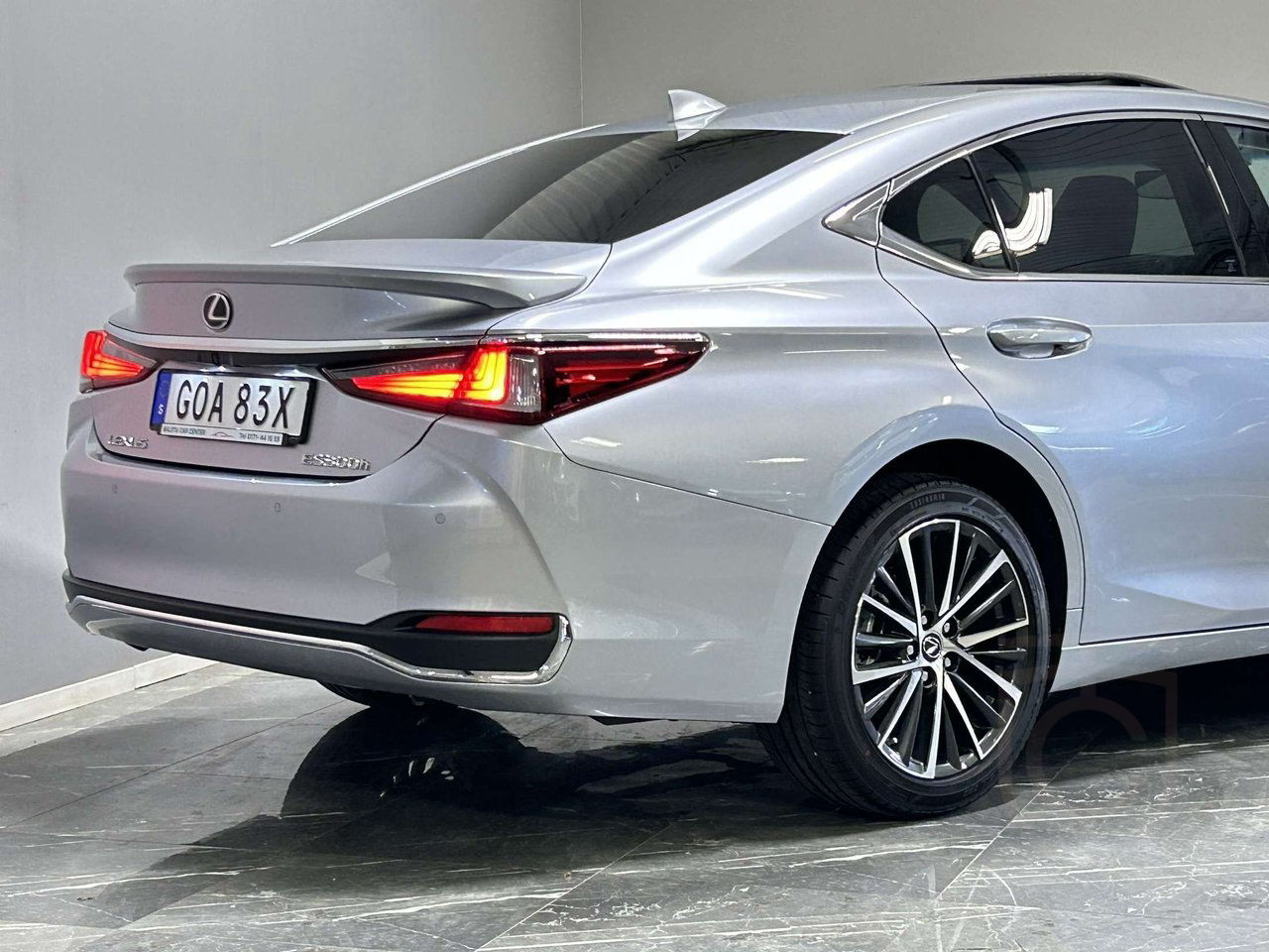 Lexus ES 300h 2.5 E-CVT Limited Edition