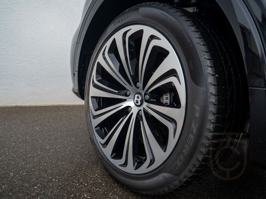 Bentley Bentayga Azure V8