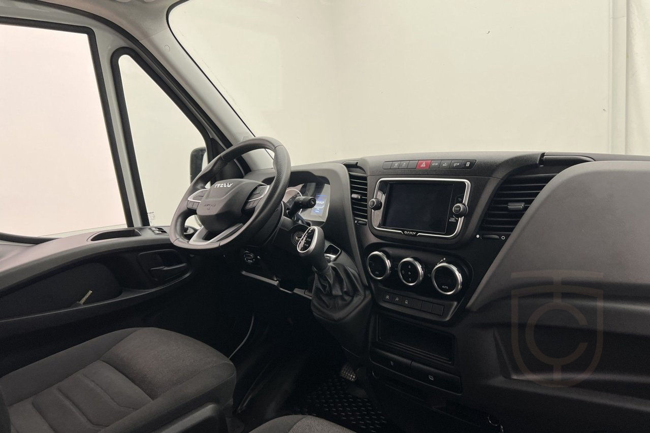 Iveco Daily 35-140 Van 2.3 JTD Hi-Matic 100kW 2023