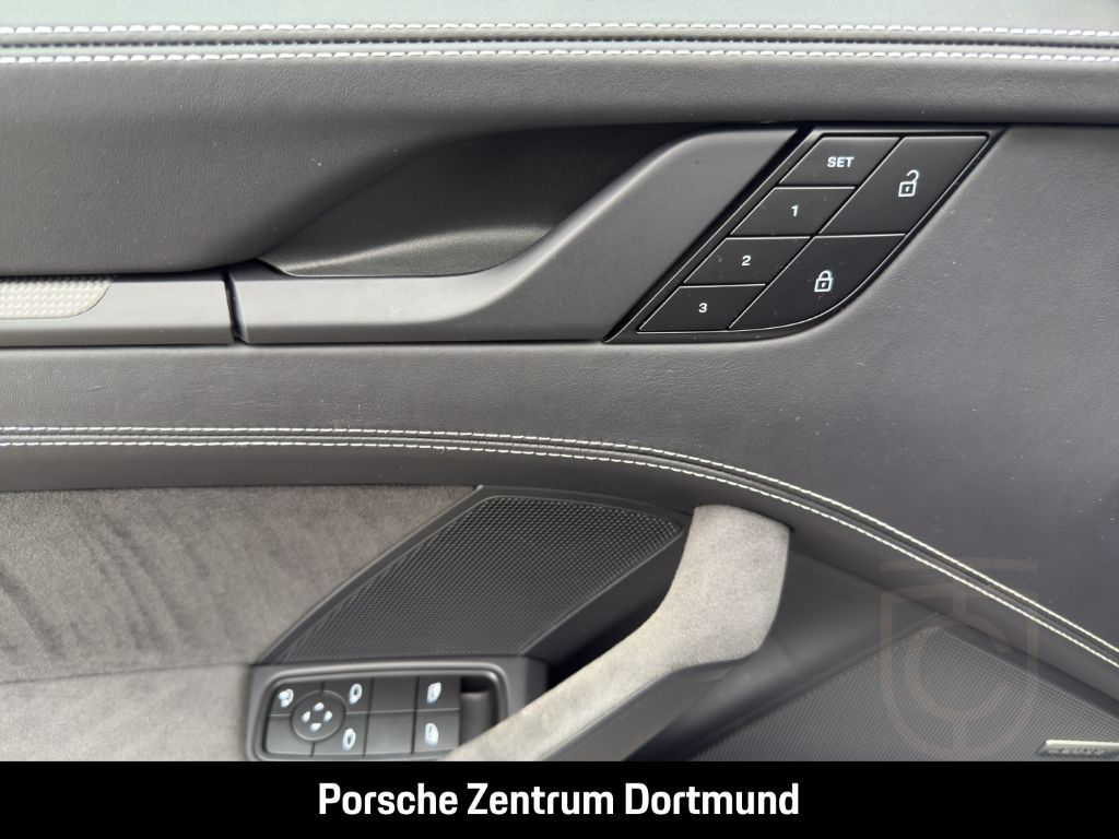 Porsche 992 911 Targa 4 GTS BOSE Sportabgasanlage LED