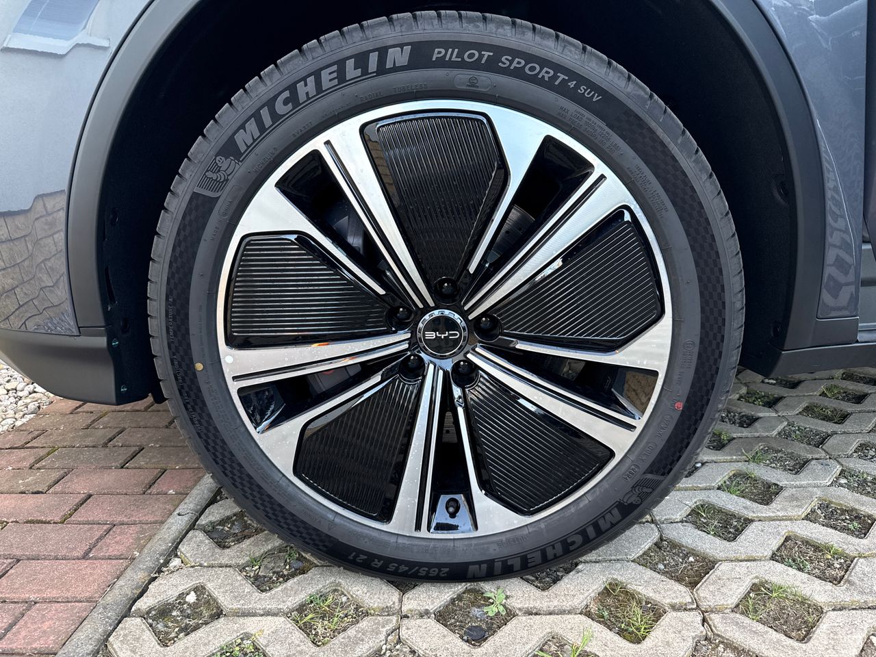 BYD TANG MY2025/AWD/800V/7 míst