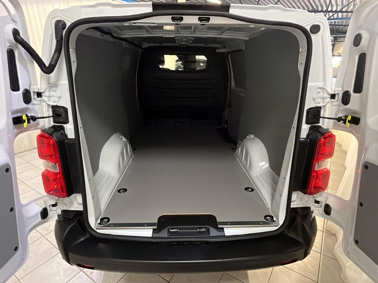 Opel Vivaro L3 145 AT8