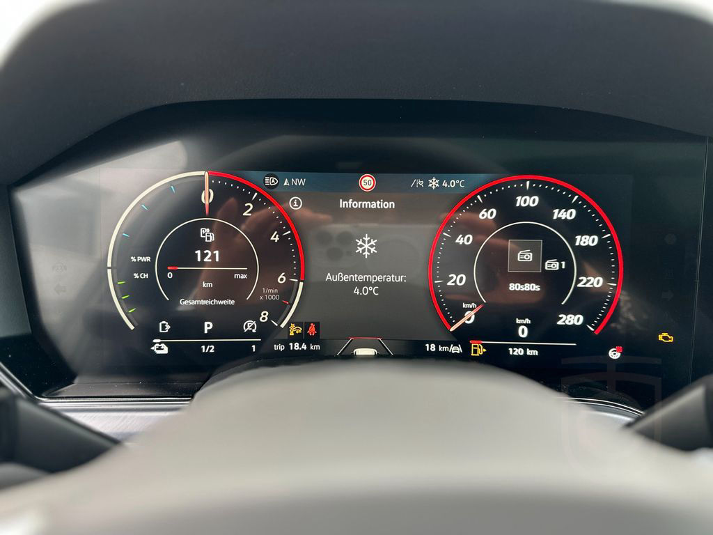 Volkswagen Touareg R eHYBRID+AHK+PANO+DYNAUDIO+SOFTCLOSE