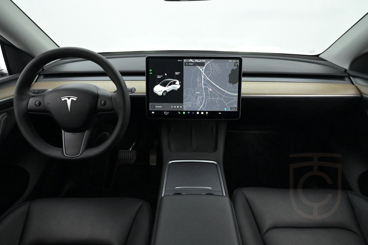 Tesla Model Y Long Range AWD Autopilot Pano