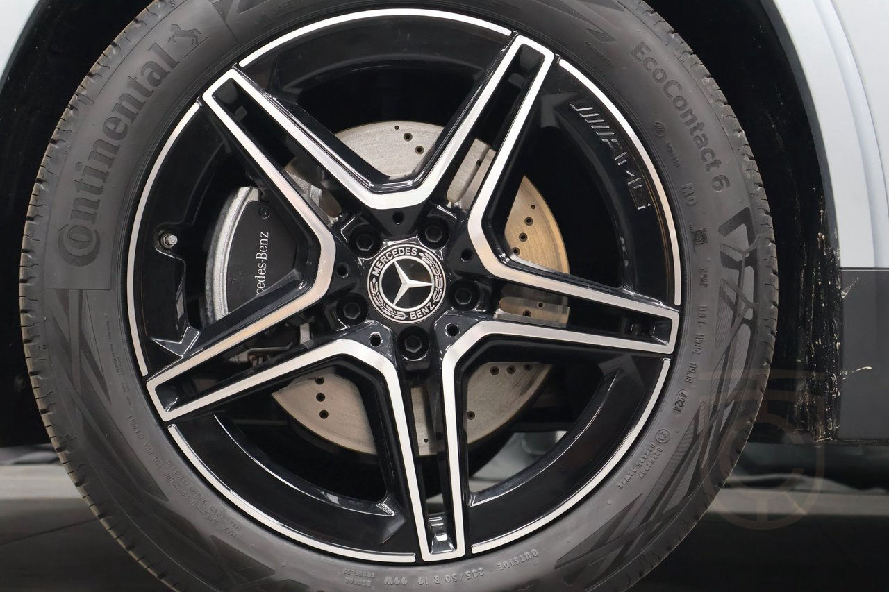 Mercedes-Benz GLA 200 AMG Line ADVANCED PLUS