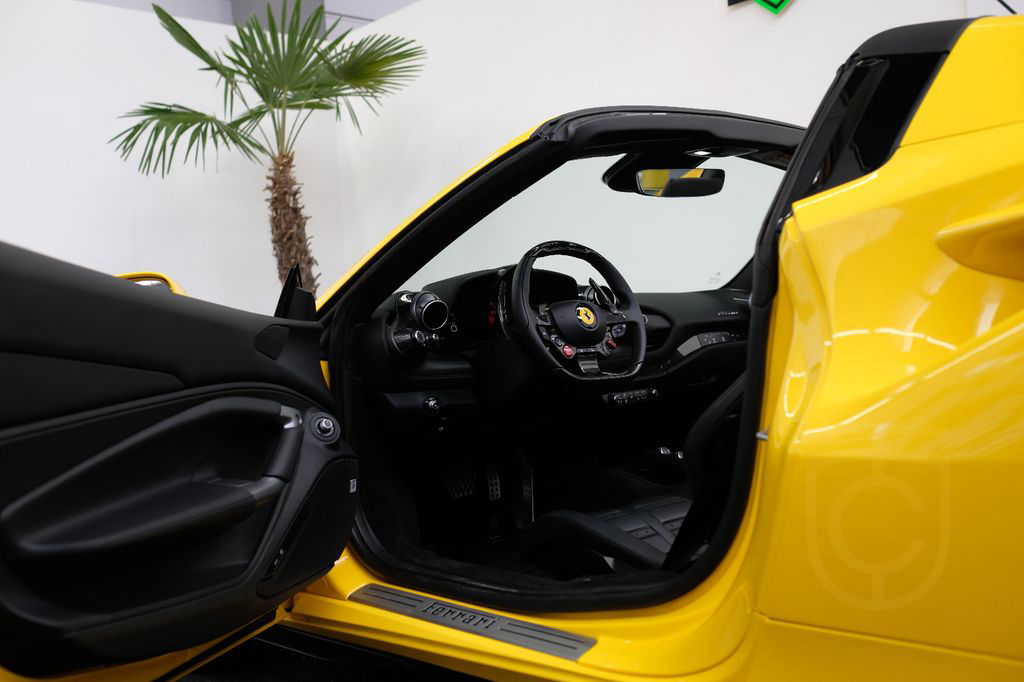 Ferrari F8 Spider/CARBON/LIFT/PASS.DISPL/RACINGSEATS/JBL