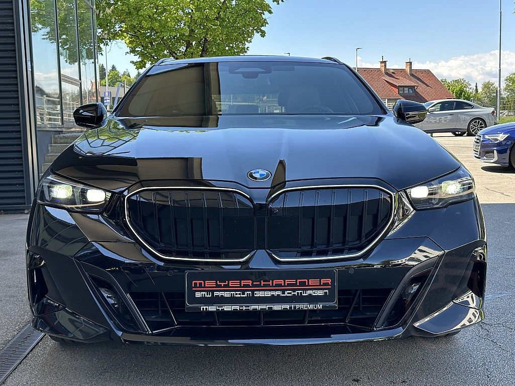 BMW 540d Touring xDrive M-Paket Aut. / AHK / Bowe...