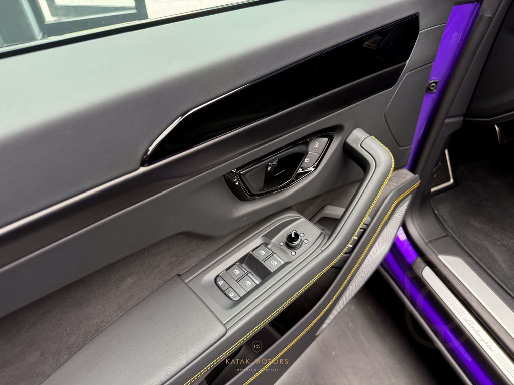 Lamborghini URUS SE HYBRID4.0 V8/PANO/HEAD-UP/COOL SEAT