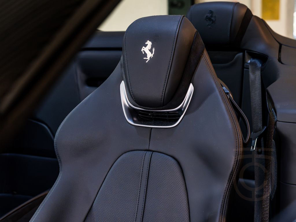 Ferrari Roma Spider 360° CARBON BEIFAHRERDISPLAY