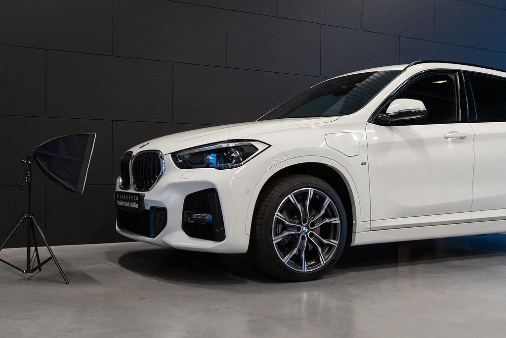 BMW X1 xDrive 25e M-Sport / Connected / Läder / Drag/ 19 tum