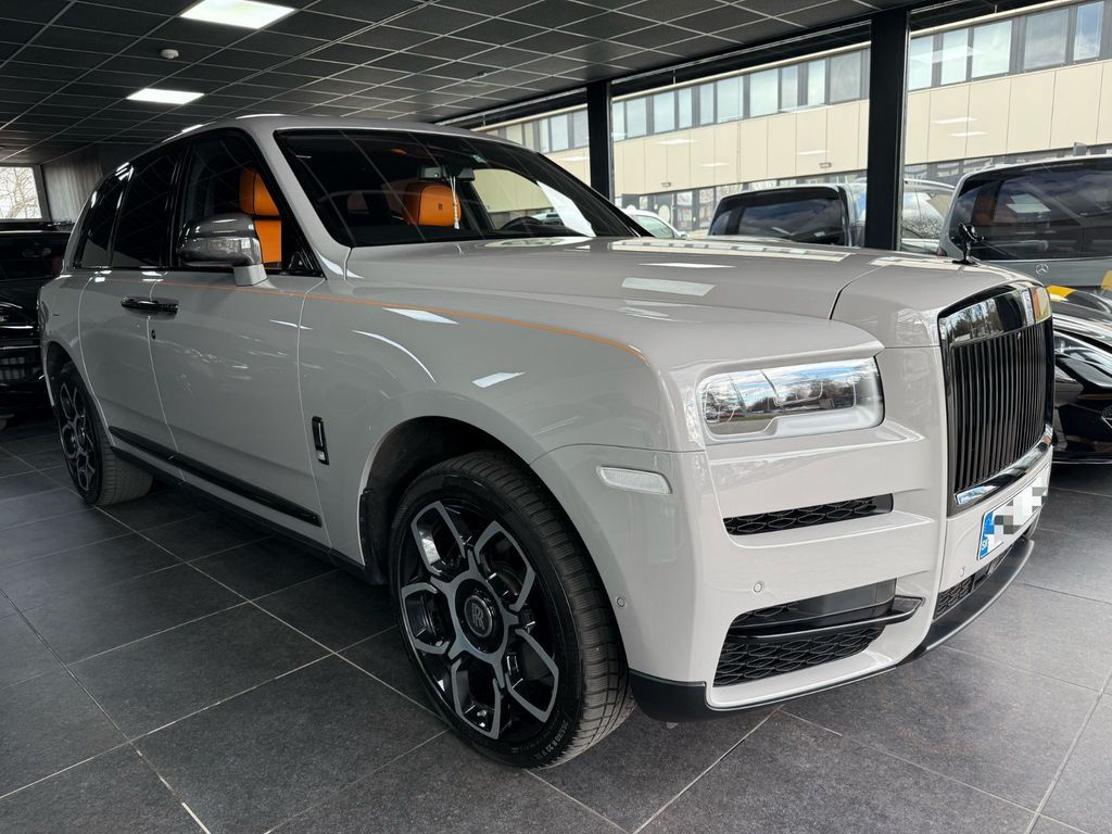 Rolls-Royce Cullinan- 4 seats- Bespoke- Starlight- Tables+TV