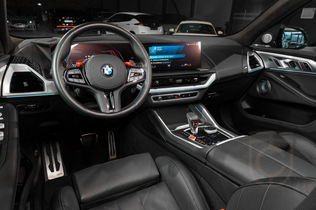 BMW XM 4.4 *BOWERS*HITCH*MASSAGE*