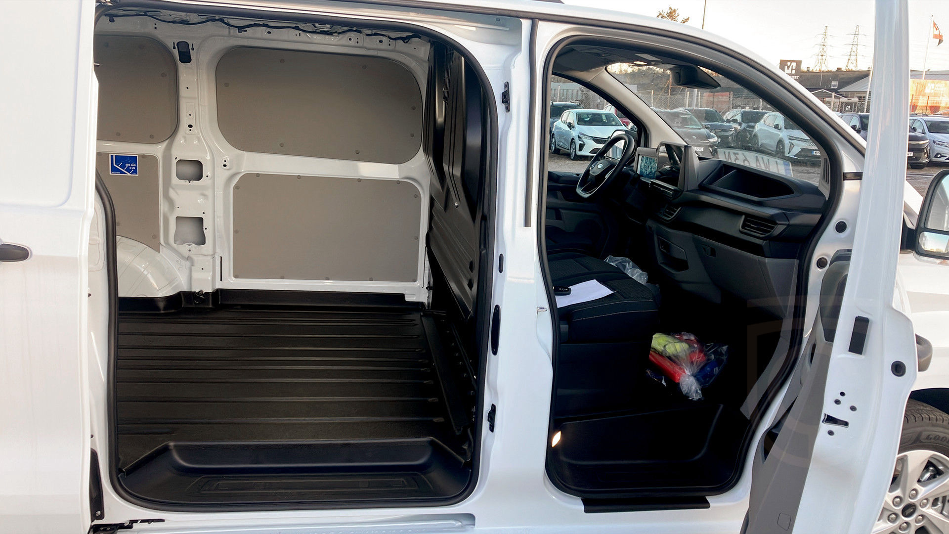 Ford E-Transit Custom 320