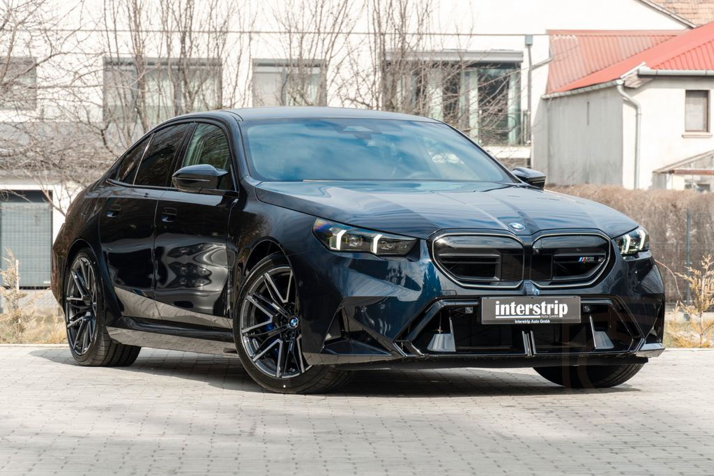 BMW M5 DR.ASS.PLUS.PANORAMA.B&W.360°.AHK.NEU MODELL