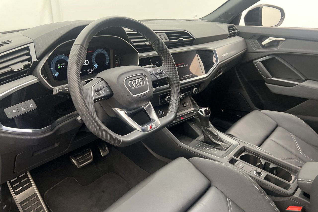 Audi Q3 Sportback 45 TFSI e S Line Cockpit