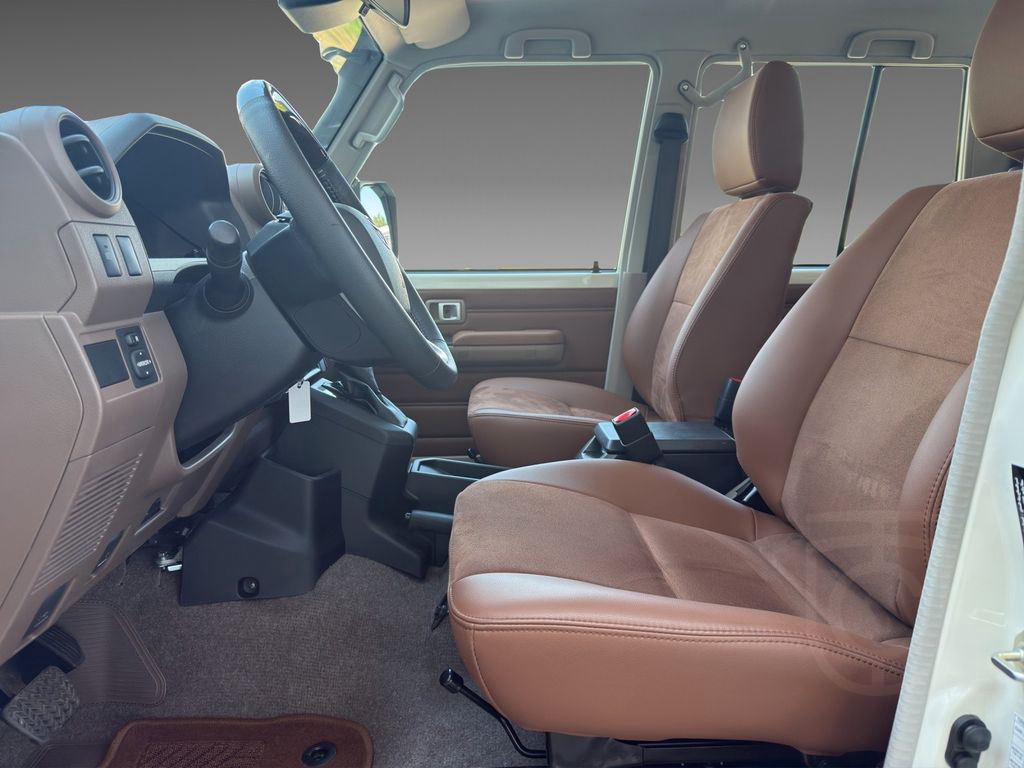 Toyota Land Cruiser GRJ76 AT Luxury + LED+ Safety Sense