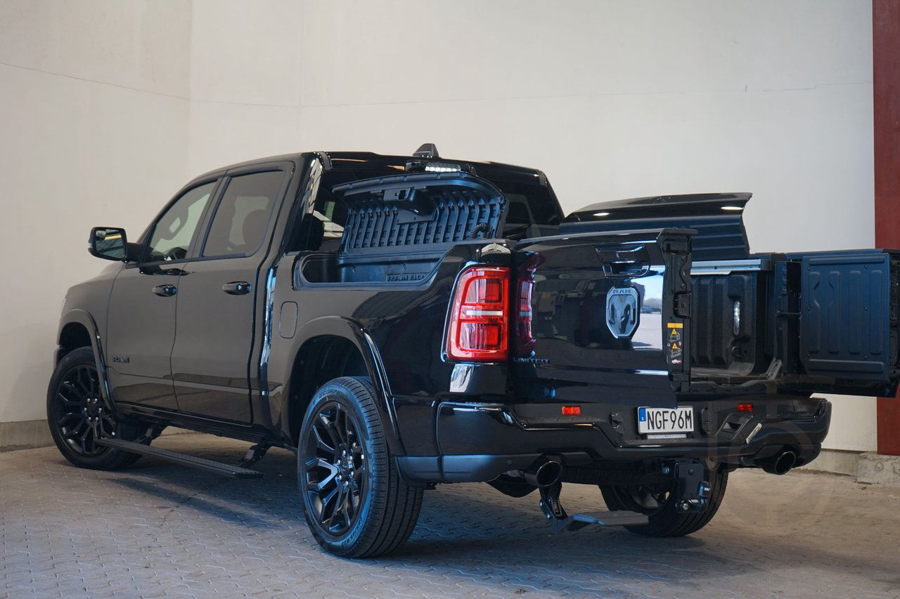 RAM 1500 Limited Night Rambox Hurricane