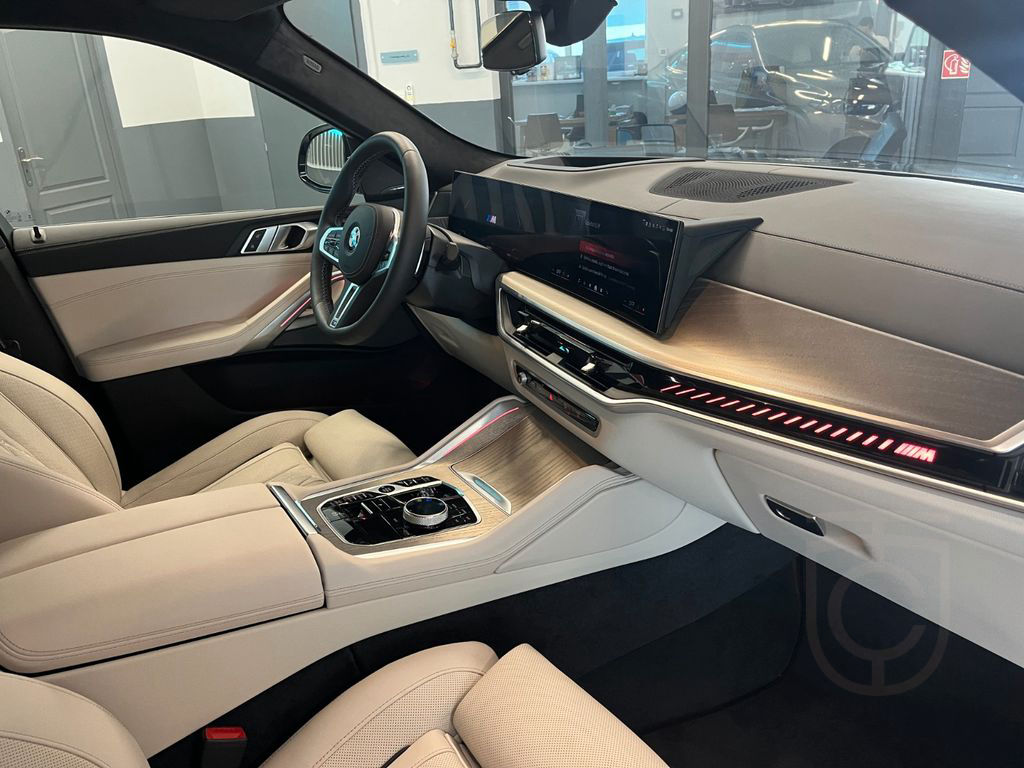 BMW X6 M60 i xDrive / HUD / PANO/ LED/ 360 KAMERA