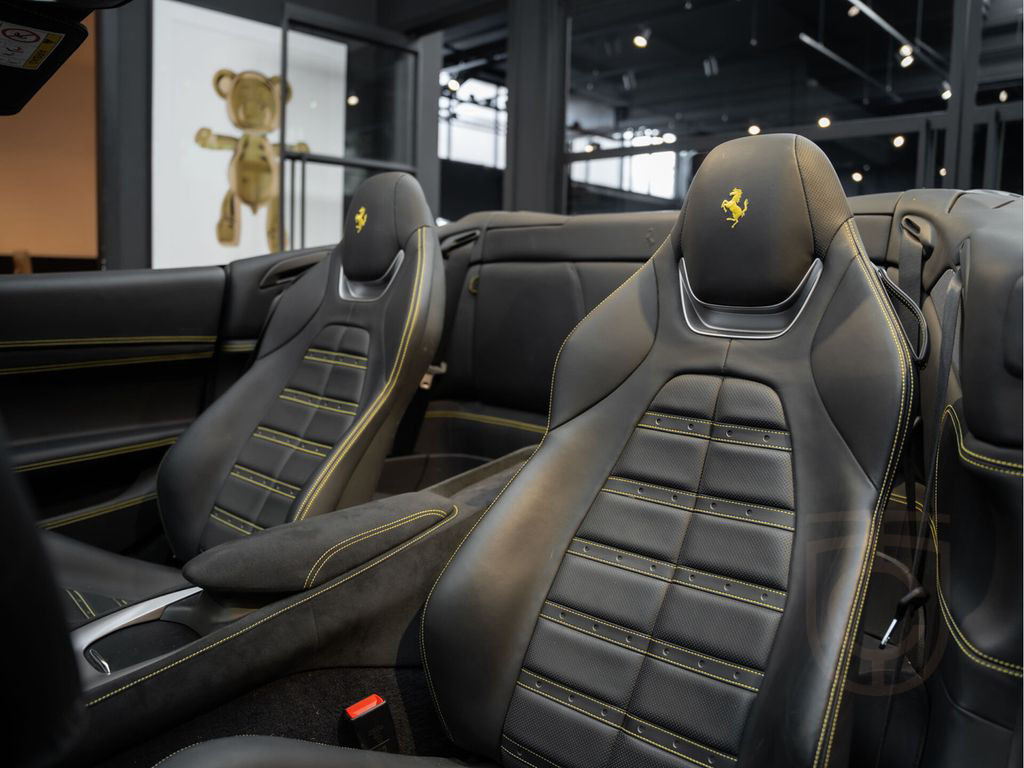 Ferrari Portofino M V8 HELE Carbon Daytona Seats 3.9 Por