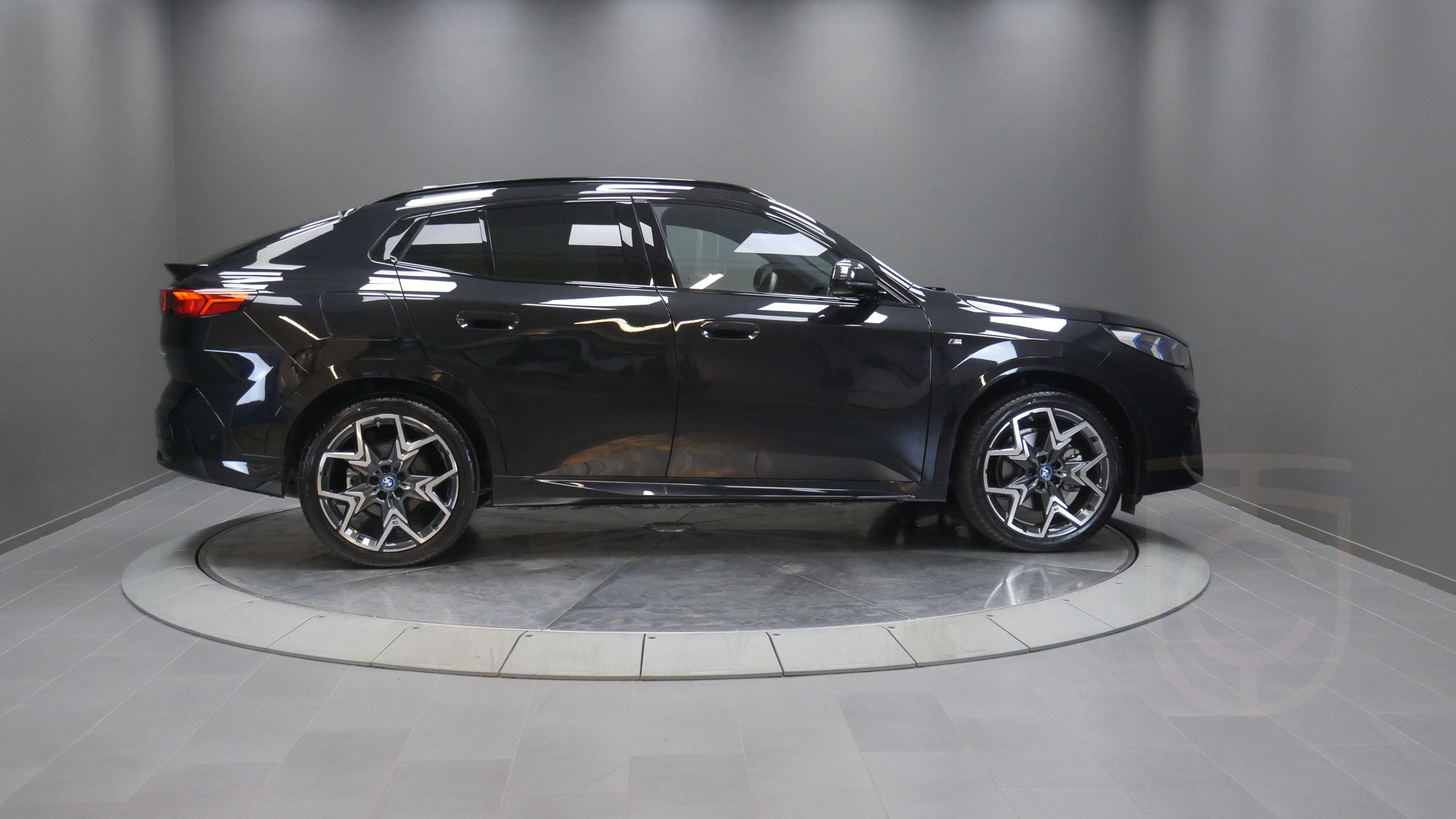 BMW iX2 xDrive30