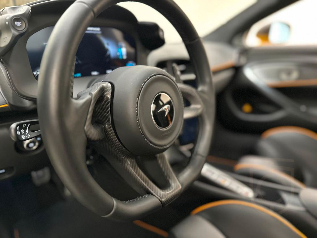 McLaren Artura / MSO Volcano Yellow / Full Carbon Fibre