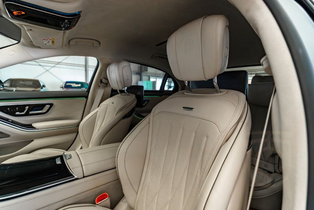 Mercedes-Benz S 63 E AMG Per. Long /Carbon / Only 3720km!