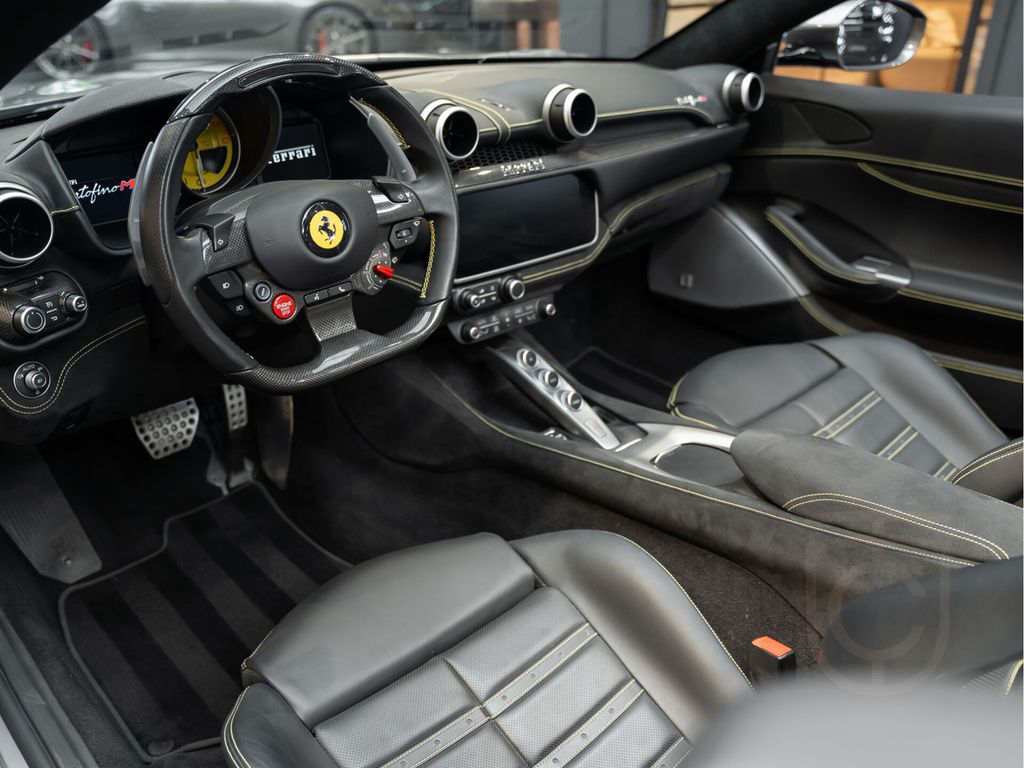 Ferrari Portofino M V8 HELE Carbon Daytona Seats 3.9 Por