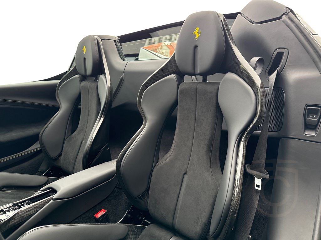 Ferrari 296 GTS 50.000€ an Optionals