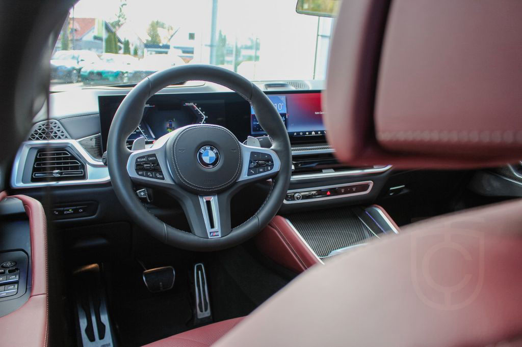 BMW X6 M60 i xDrive / STANDHEIZUNG / B&W / TRAVEL