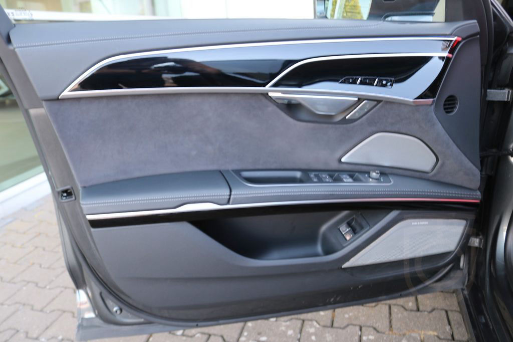Audi A8 L 60 TFSI e Lang S line /3xTV/Pano/B&O/170NP