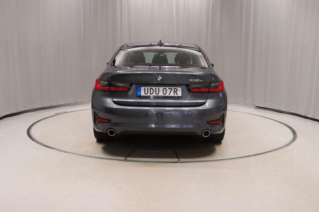 BMW 330e