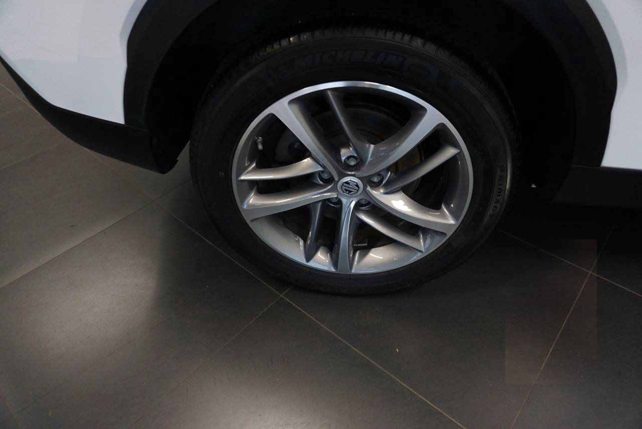 MG EHS PLUG-IN HYBRID LUXURY