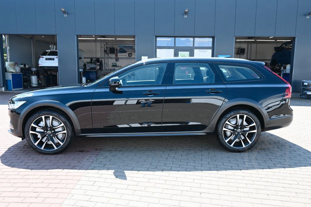 Volvo V90 B4 D AWD Cross Country Plus*Pano*STHZG*AHK