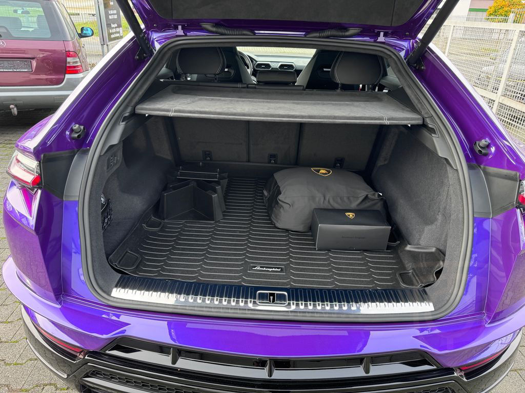 Lamborghini Urus S"Viola Mithras-Nero Ade / Akrapovic