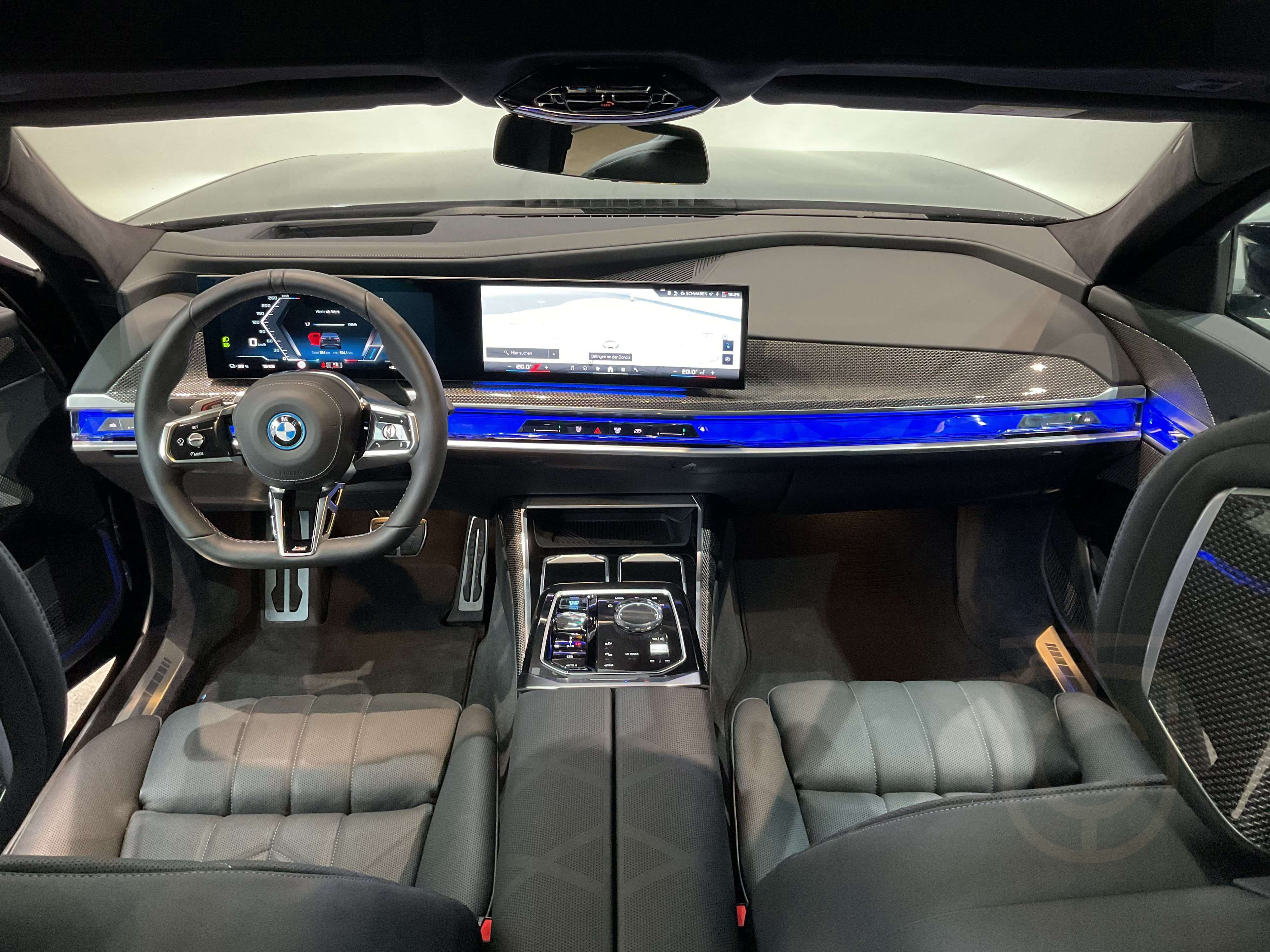 BMW i7
