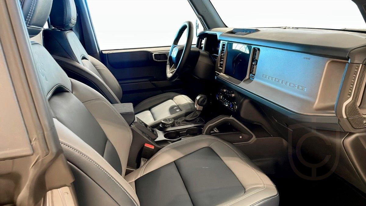 Ford Bronco Outer Banks 2.7L Bi-Turbo EcoBoost V6