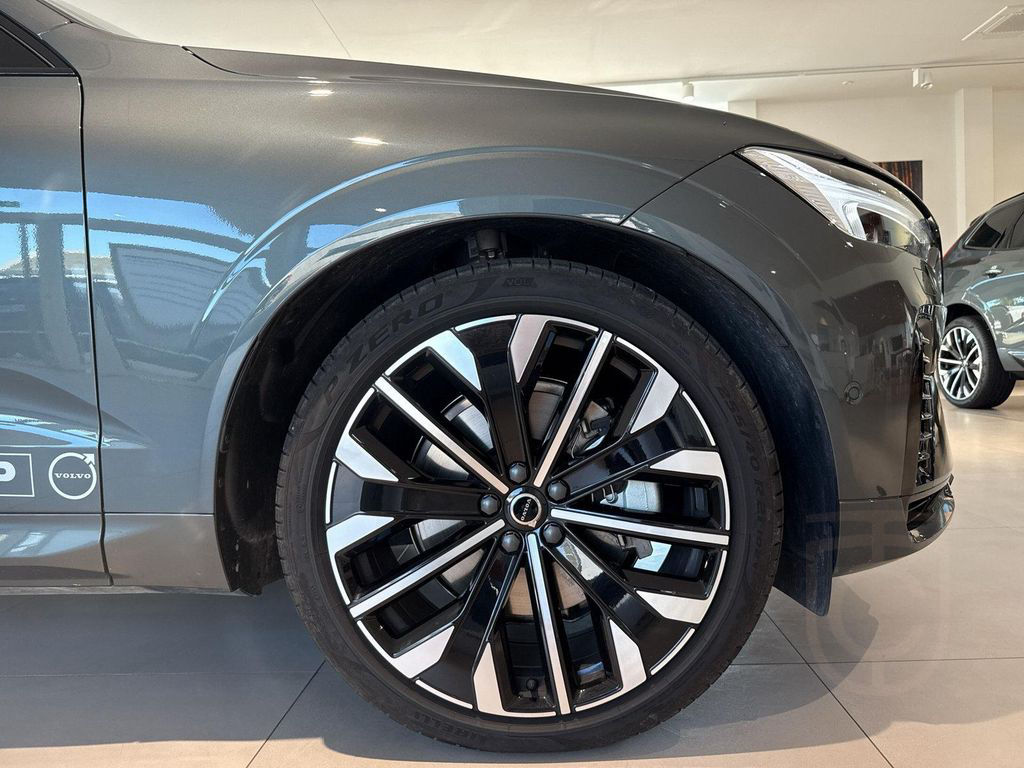 Volvo XC60 T8 AWD Ultra Dark FACELIFT 21" 360° 4C AKUS