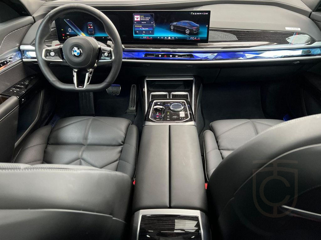 BMW 740d xDr M SPORT SkyLounge,AHK,StHzg,360°,DAPro