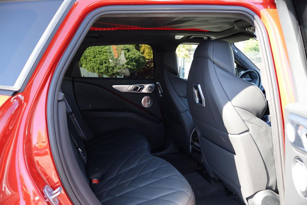 BMW XM "INDIVIDUAL" B&W-AHK-Massage-DriversP.-Iconic