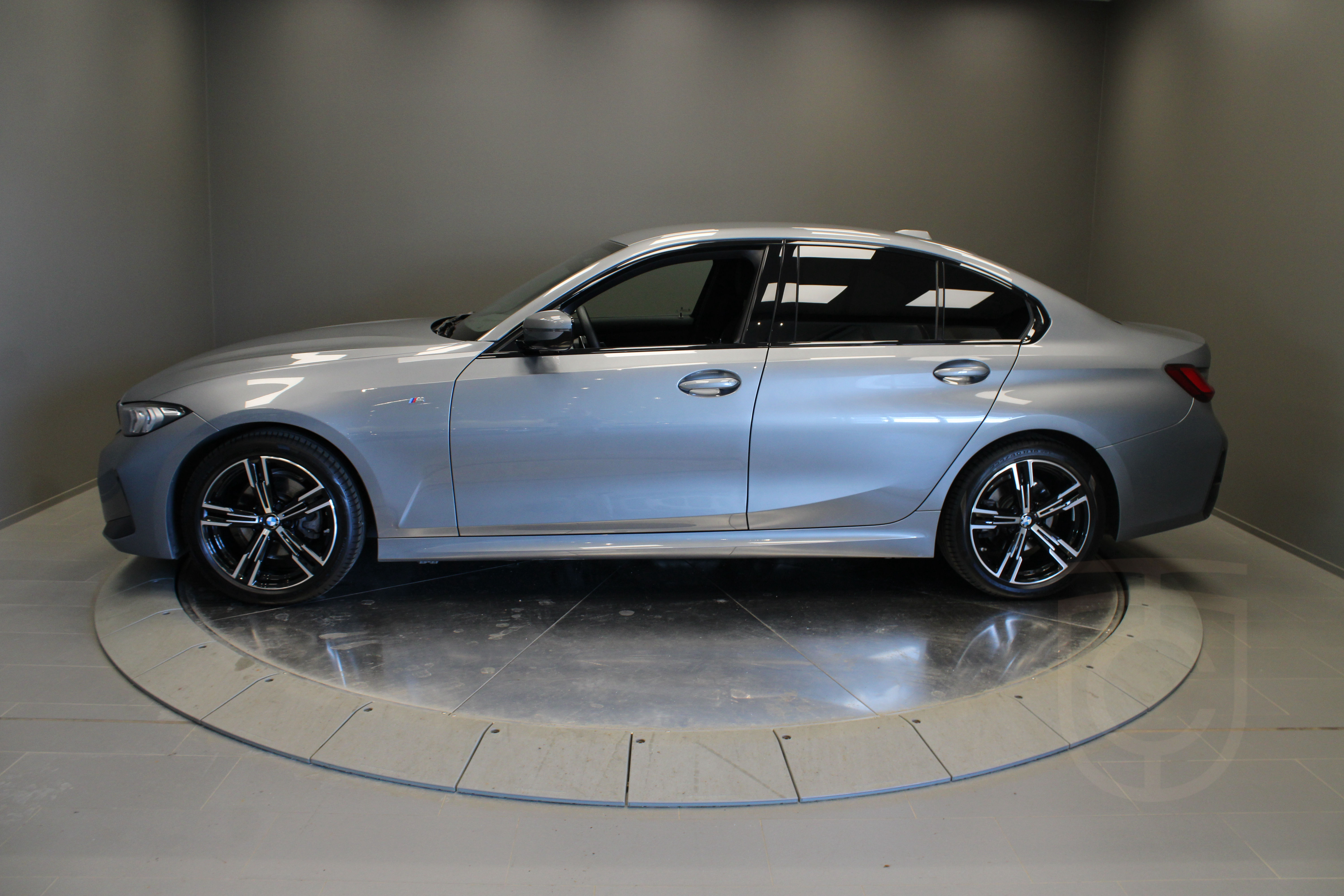 BMW 320i xDrive Sedan