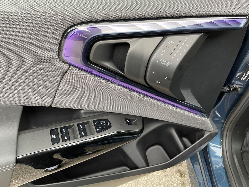 BMW X3 M50 xDrive ad.LED AHK KeyLess Pano DA+ H/K ak