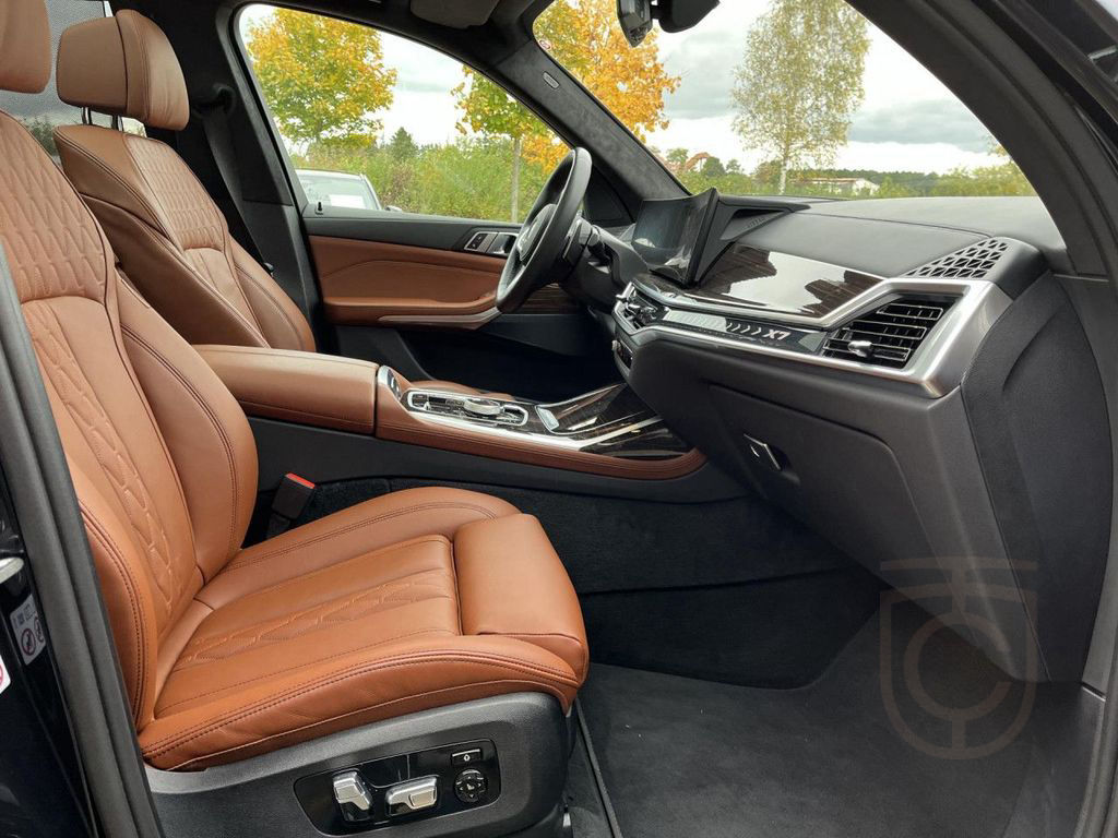 BMW X7 xDrive40i M-Sport AHK Iconic Glow 360°