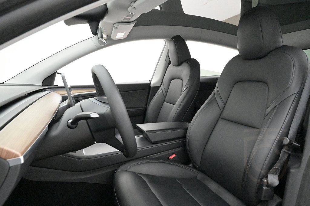 Tesla Model Y Standard Range RWD