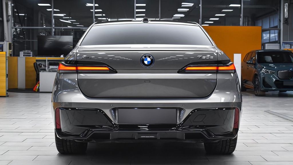 BMW 750e xDrive M Sport Plug-in Hybrid Sportautomati