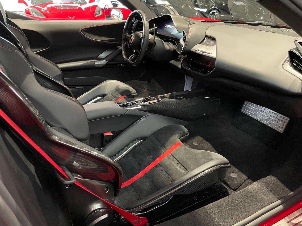 Ferrari SF90 Stradale LED Lift Carbon