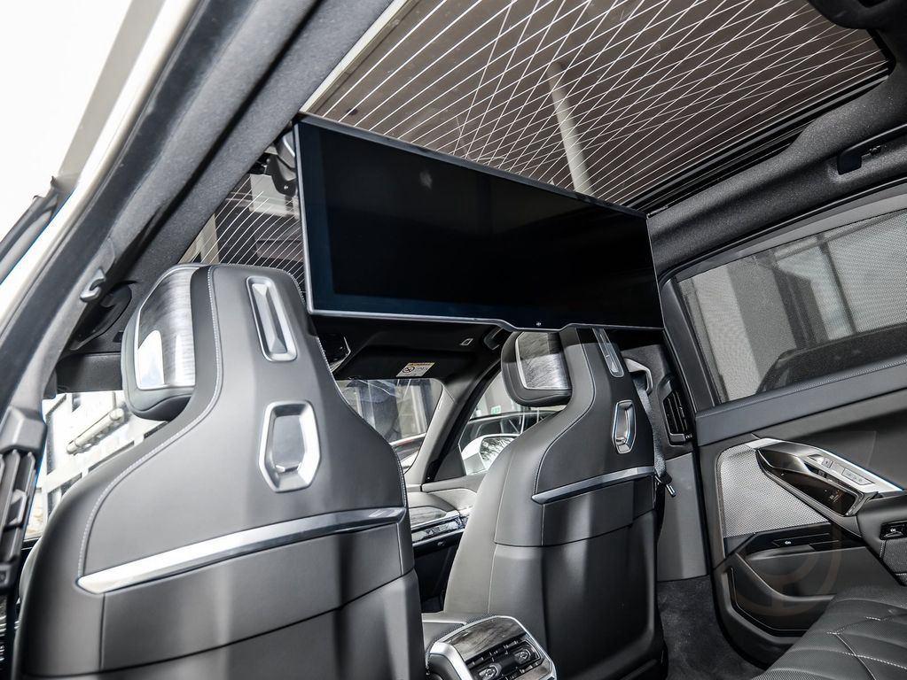 BMW 750e xDrive HUD PANO ACC 360°KAM RFK NAVI LED